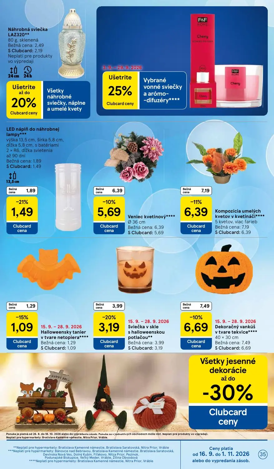 Tesco leták, strana 35 z 42 — Kompozícia umelých kvetov v kvetináči****, Sviečka v skle s halloweenskou potlačou**, Dekoračn…